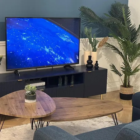 L'escale Versaillaise By Vyvea * Saint-Cyr-lʼÉcole