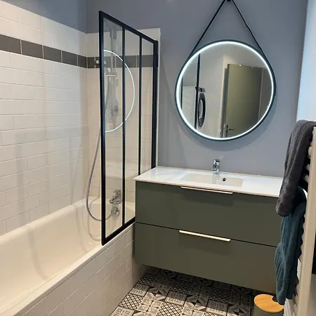 L'escale Versaillaise By Vyvea *